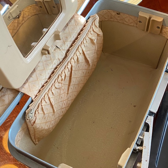 Vintage Caboodle Train Case - Picture 5 of 5